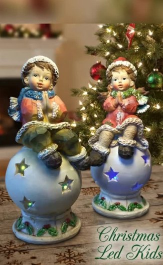 Niños LED sobre esferas: Figuras de niños sentados sobre esferas con luz LED (Christmas Led Kids).
